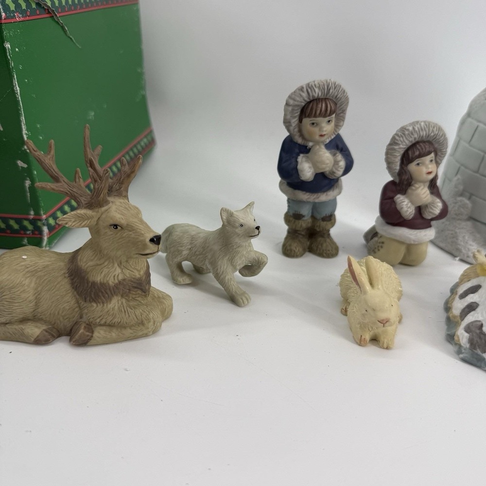 House Of Lloyd Christmas Around The World Arctic Nativity All In Tact Box - Picture 12 of 16